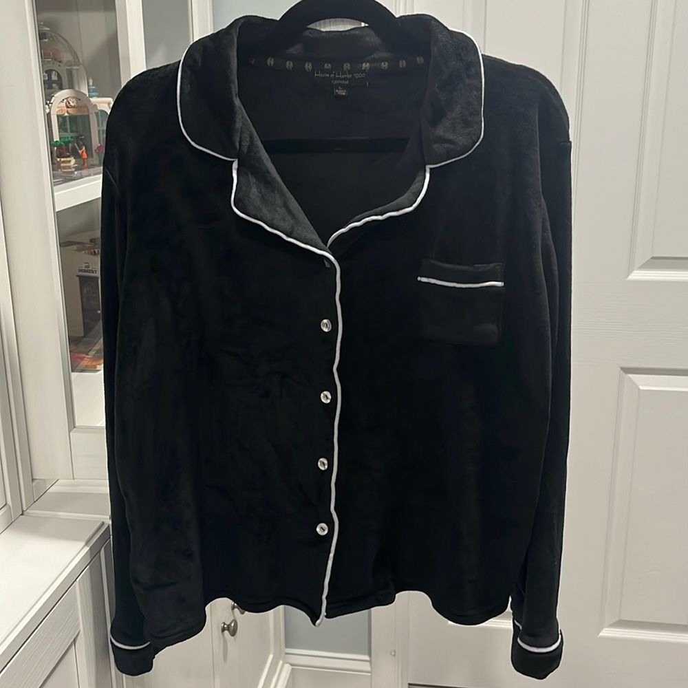 HOUSE OF HARLOW 1960 Velour 2 Piece Pajama Set, Black with White Pipping, Size L - Picture 2 of 13